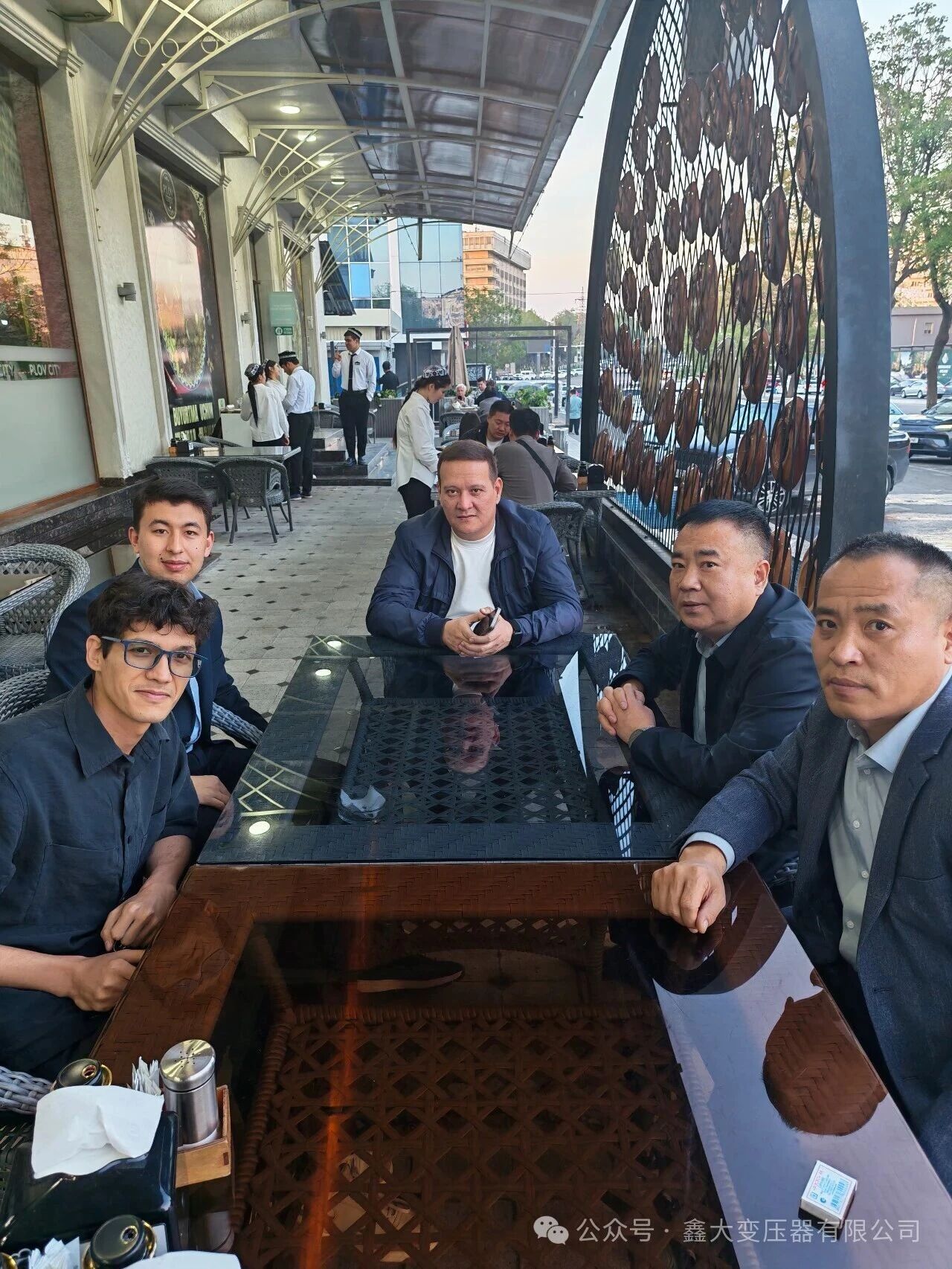 Генеральный директор компании «Синьда Трансформатор» Вэнь Юнтао посетил и провёл обмен опытом в Сир-Кота, Узбекистан